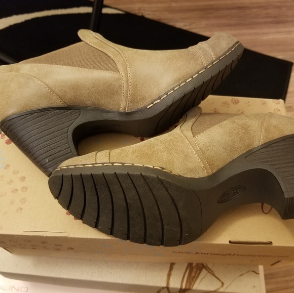 Shoes - Picture 3 of 5